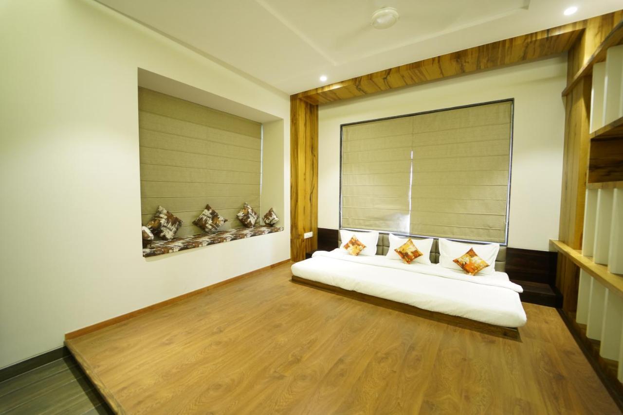 Hotel The Royal Inn Baramati エクステリア 写真