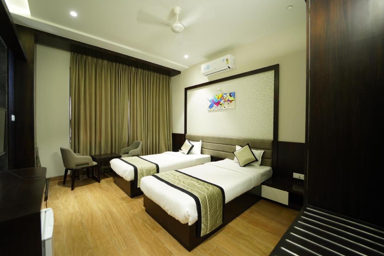 Hotel The Royal Inn Baramati エクステリア 写真