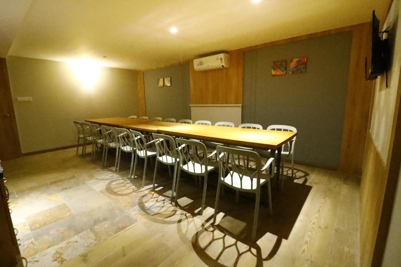 Hotel The Royal Inn Baramati エクステリア 写真