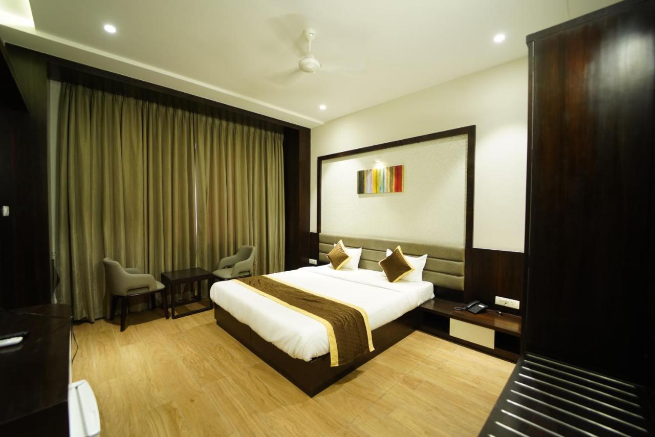 Hotel The Royal Inn Baramati エクステリア 写真