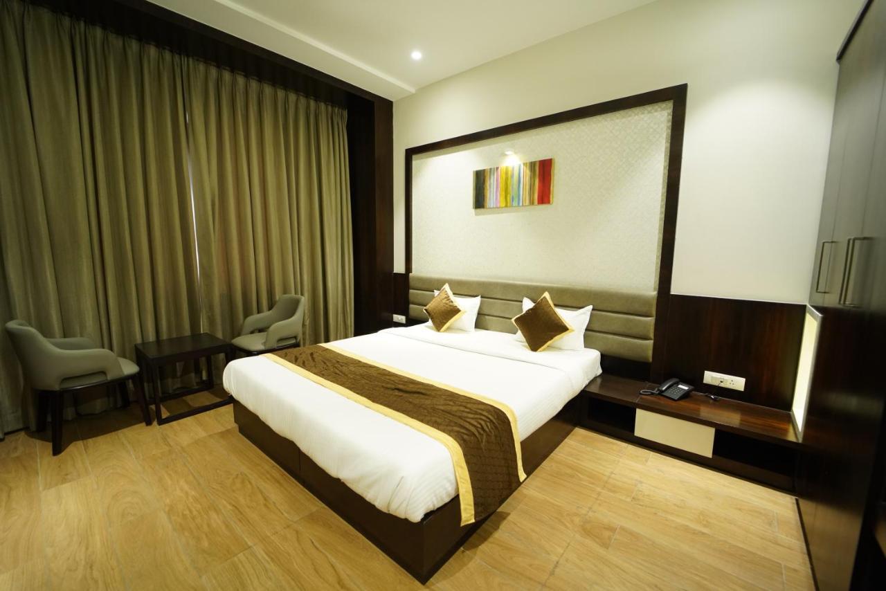Hotel The Royal Inn Baramati エクステリア 写真