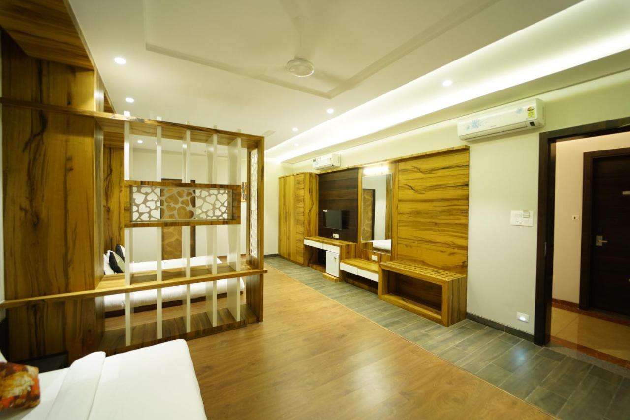 Hotel The Royal Inn Baramati エクステリア 写真