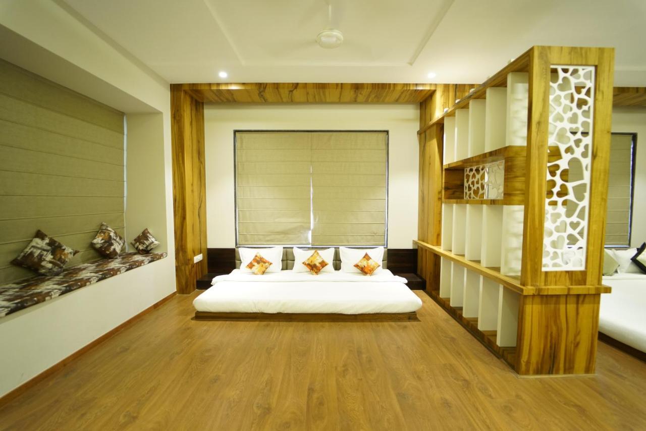 Hotel The Royal Inn Baramati エクステリア 写真