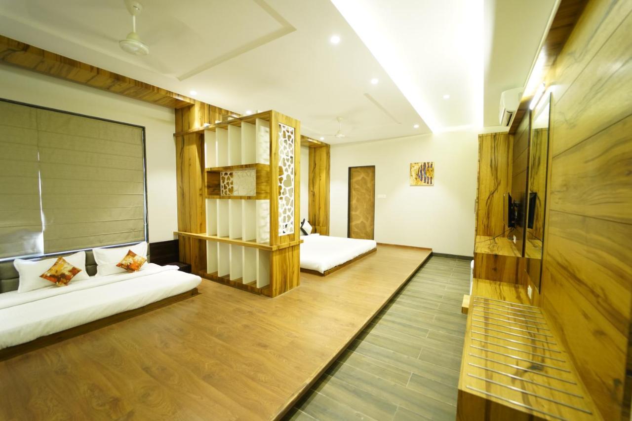 Hotel The Royal Inn Baramati エクステリア 写真