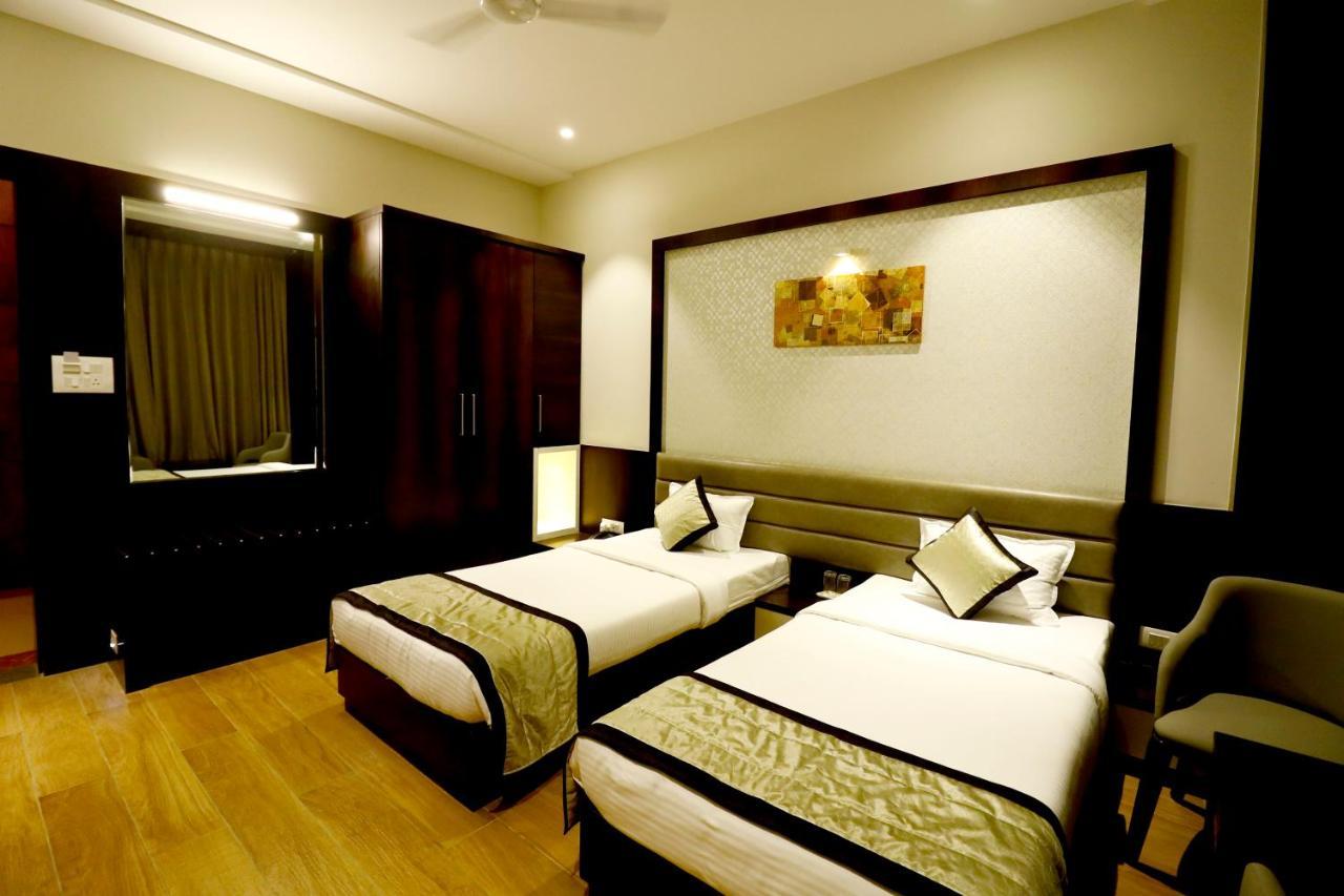 Hotel The Royal Inn Baramati エクステリア 写真
